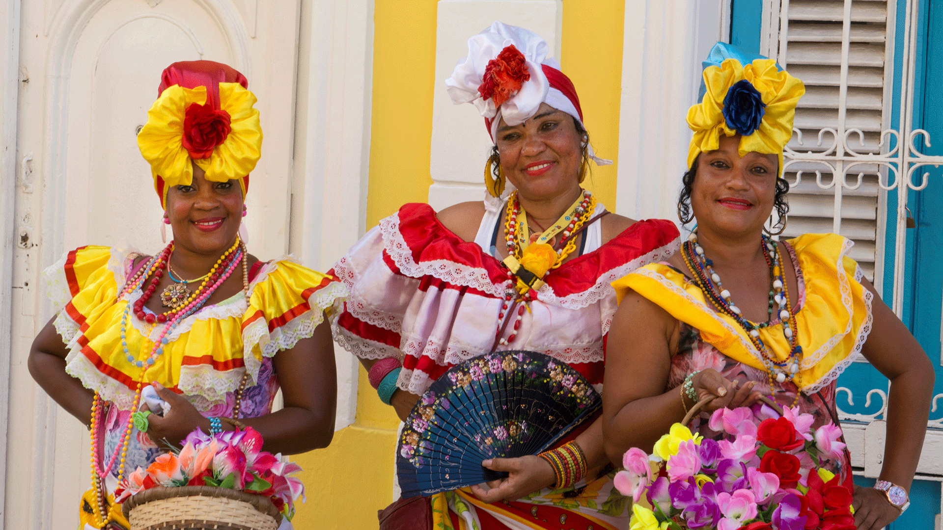 Women in costumes in Old Havana