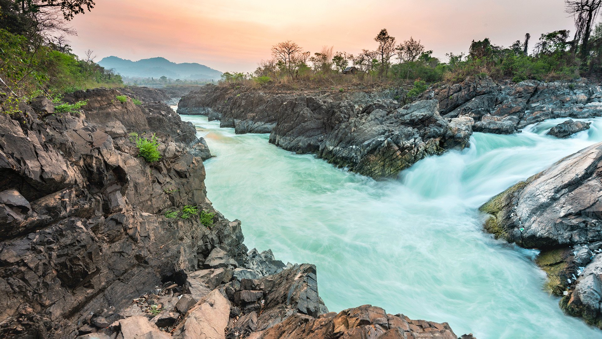 Li Phi Somphamit Waterfalls, Don Khon Ssland